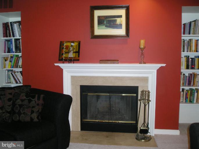 13703 Modrad Way, Unit 9B21 Silver Spring, MD 20904 - Photo 11 of 21 Living Room