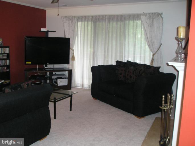 13703 Modrad Way, Unit 9B21 Silver Spring, MD 20904 - Photo 3 of 21 Living Room