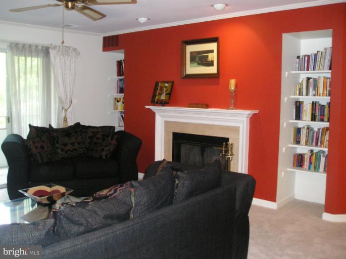 13703 Modrad Way, Unit 9B21 Silver Spring, MD 20904 - Photo 9 of 21 Living Room