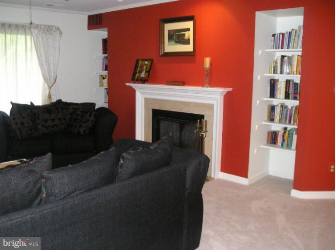 13703 Modrad Way, Unit 9B21 Silver Spring, MD 20904 - Photo 10 of 21 Living Room