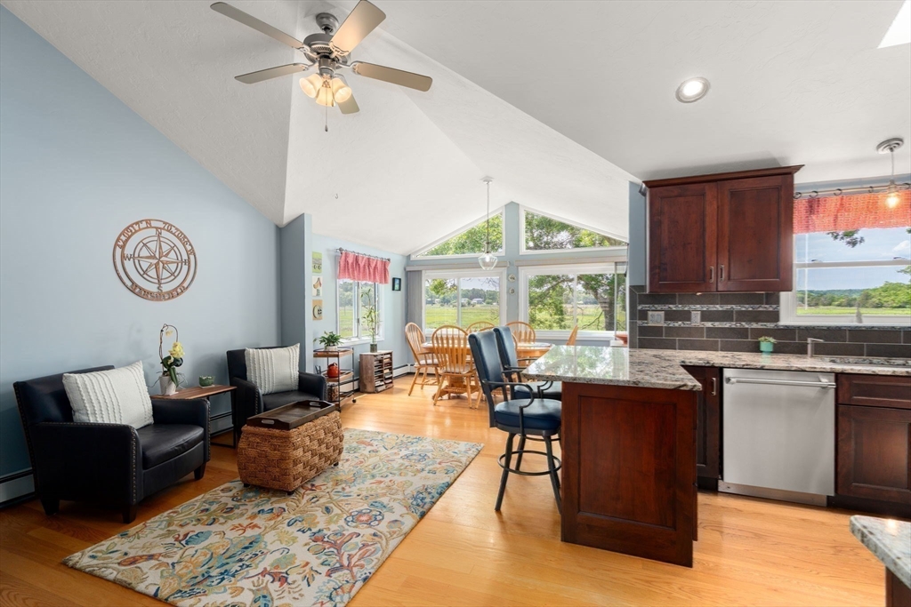 18 Liberty Road Marshfield, MA 02050 - Photo 6 of 33