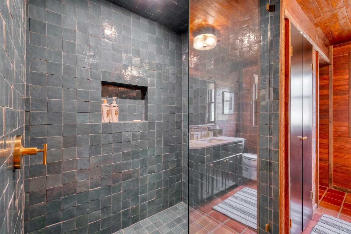 317 Walnut Creek Road Bastrop, TX 78602 - Photo 20 of 33 a bathroom with a sink and a mirror
