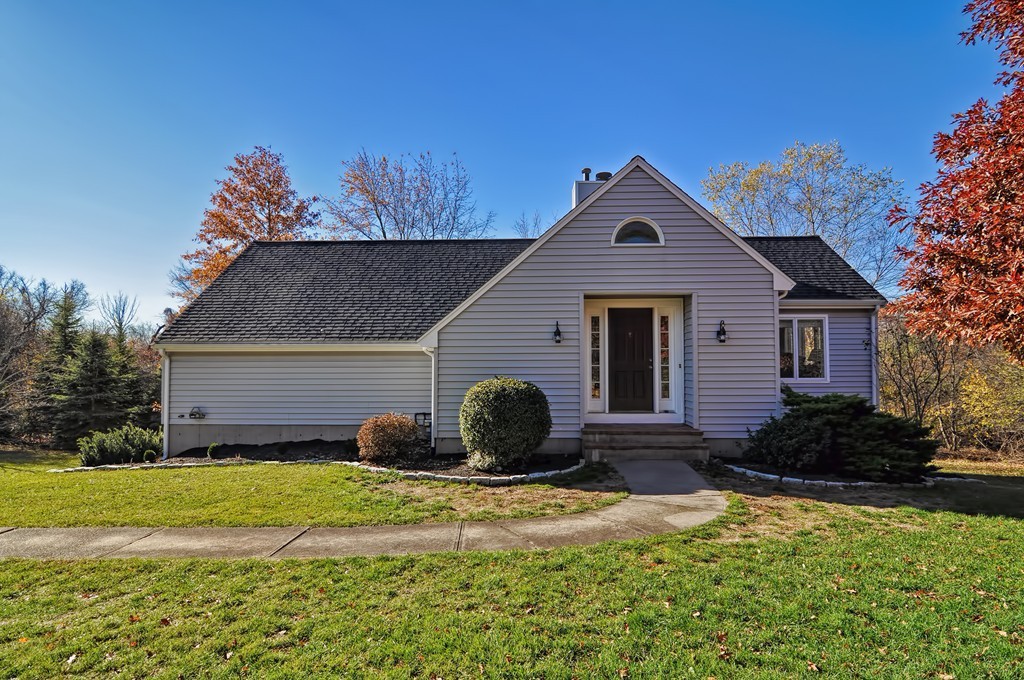 289 Maple Street Middleton, MA 01949 - Photo 2 of 30 Gallery Image 2
