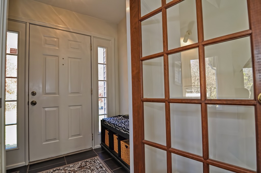 289 Maple Street Middleton, MA 01949 - Photo 3 of 30 Gallery Image 3