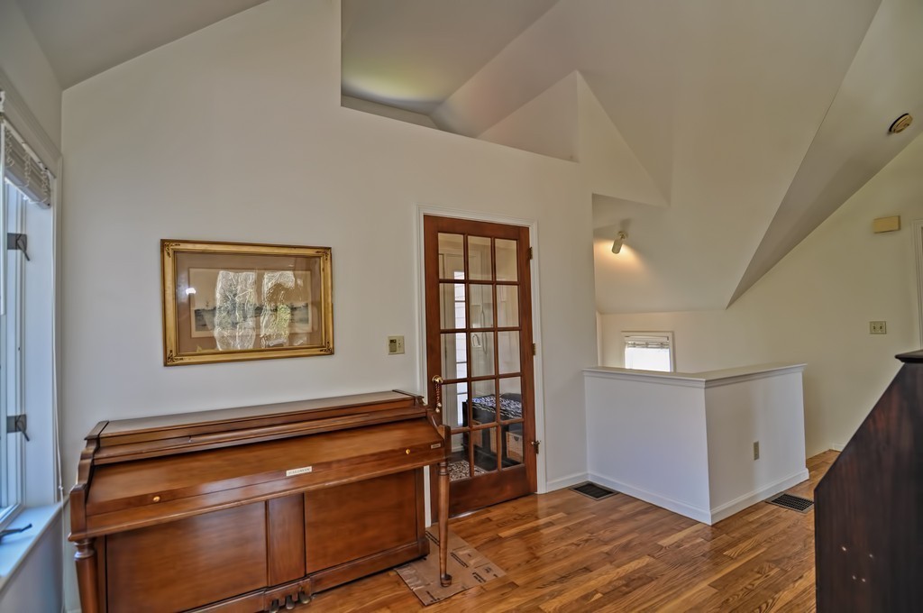 289 Maple Street Middleton, MA 01949 - Photo 4 of 30 Gallery Image 4