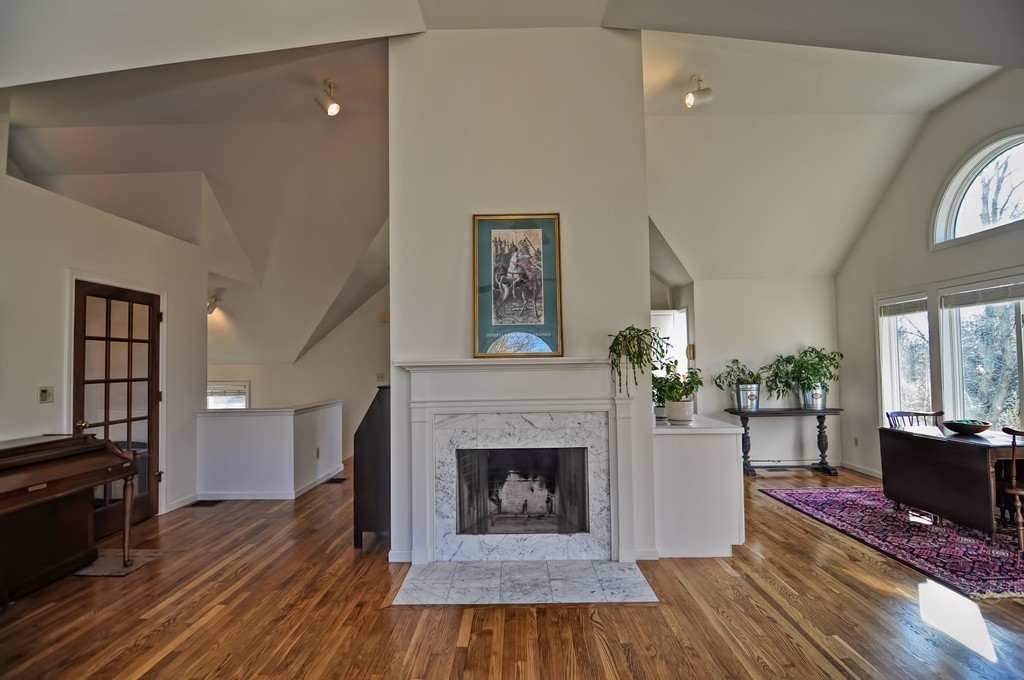 289 Maple Street Middleton, MA 01949 - Photo 5 of 30 Gallery Image 5