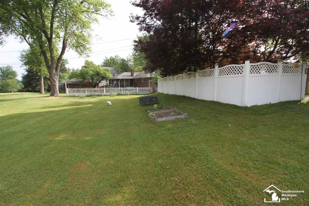 28375 Waltz Road New Boston, MI 48164 - Photo 7 of 46 50044486-6.JPG