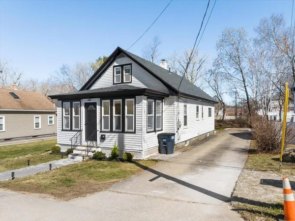 $379,000 | 10 Cross Street, Allenstown, NH 03275