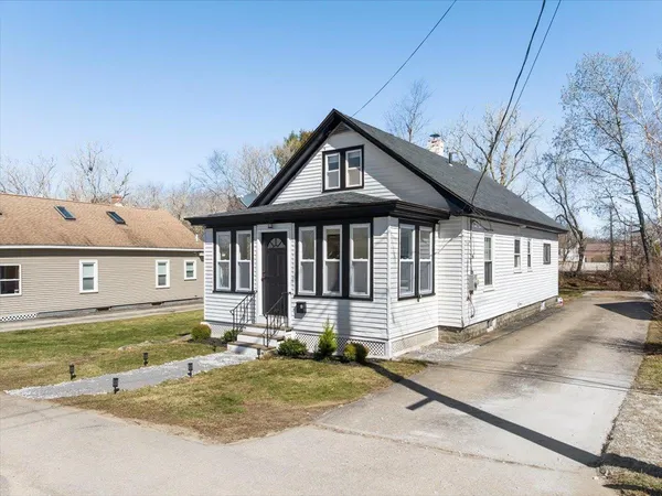 $379,000 | 10 Cross Street, Allenstown, NH 03275
