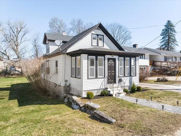 $379,000 | 10 Cross Street, Allenstown, NH 03275