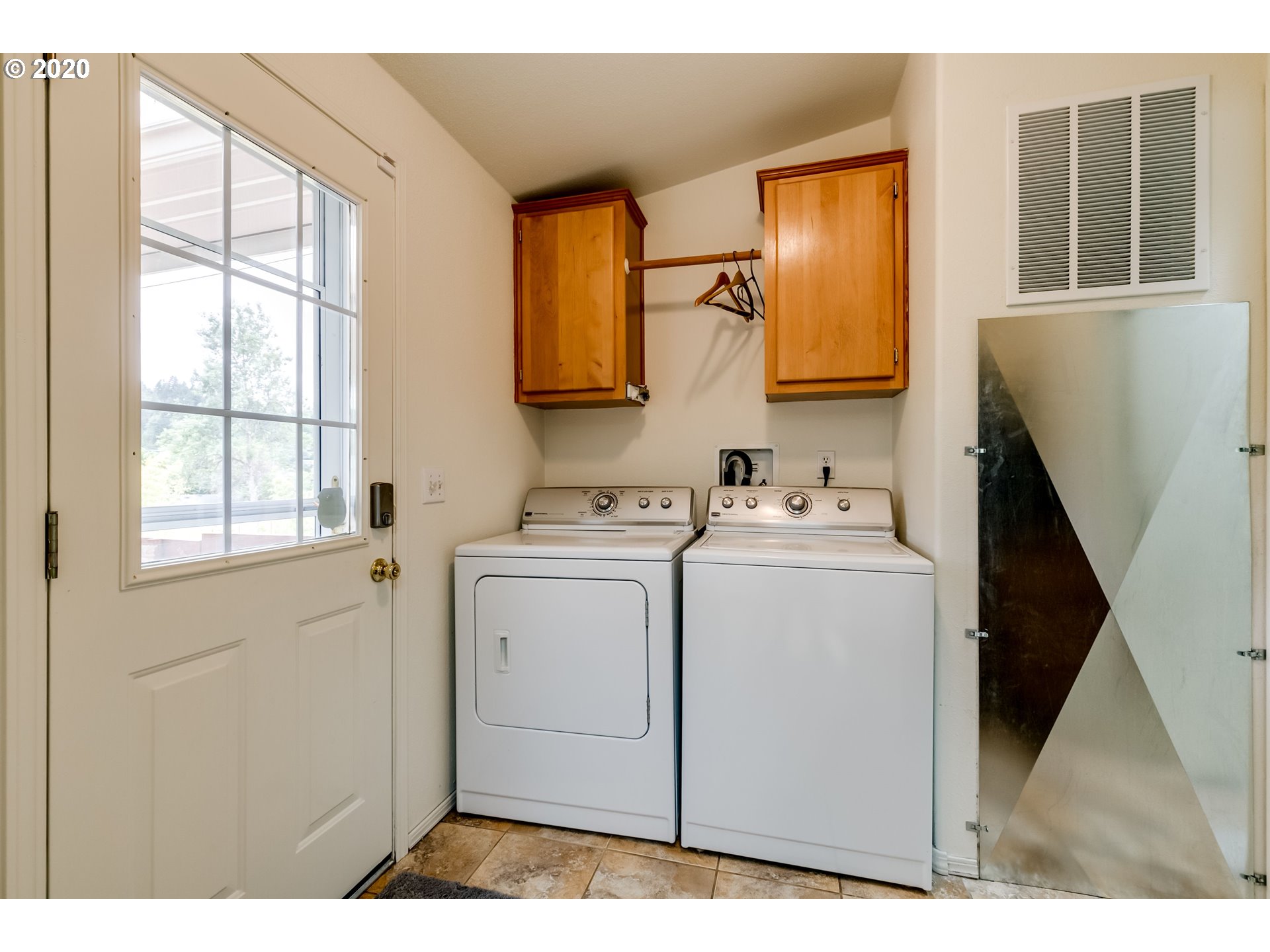 4396 Dillard Road Eugene, OR 97405 - Photo 9 of 22 Gallery Image 9