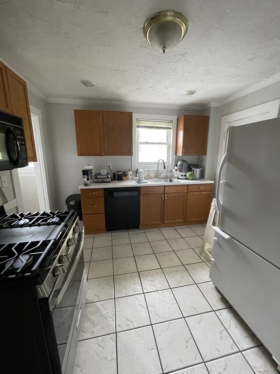 29-31 Bradford Road, Unit 31 Watertown, MA 02472 - Photo 7 of 11 a kitchen with a stove a refrigerator and a sink