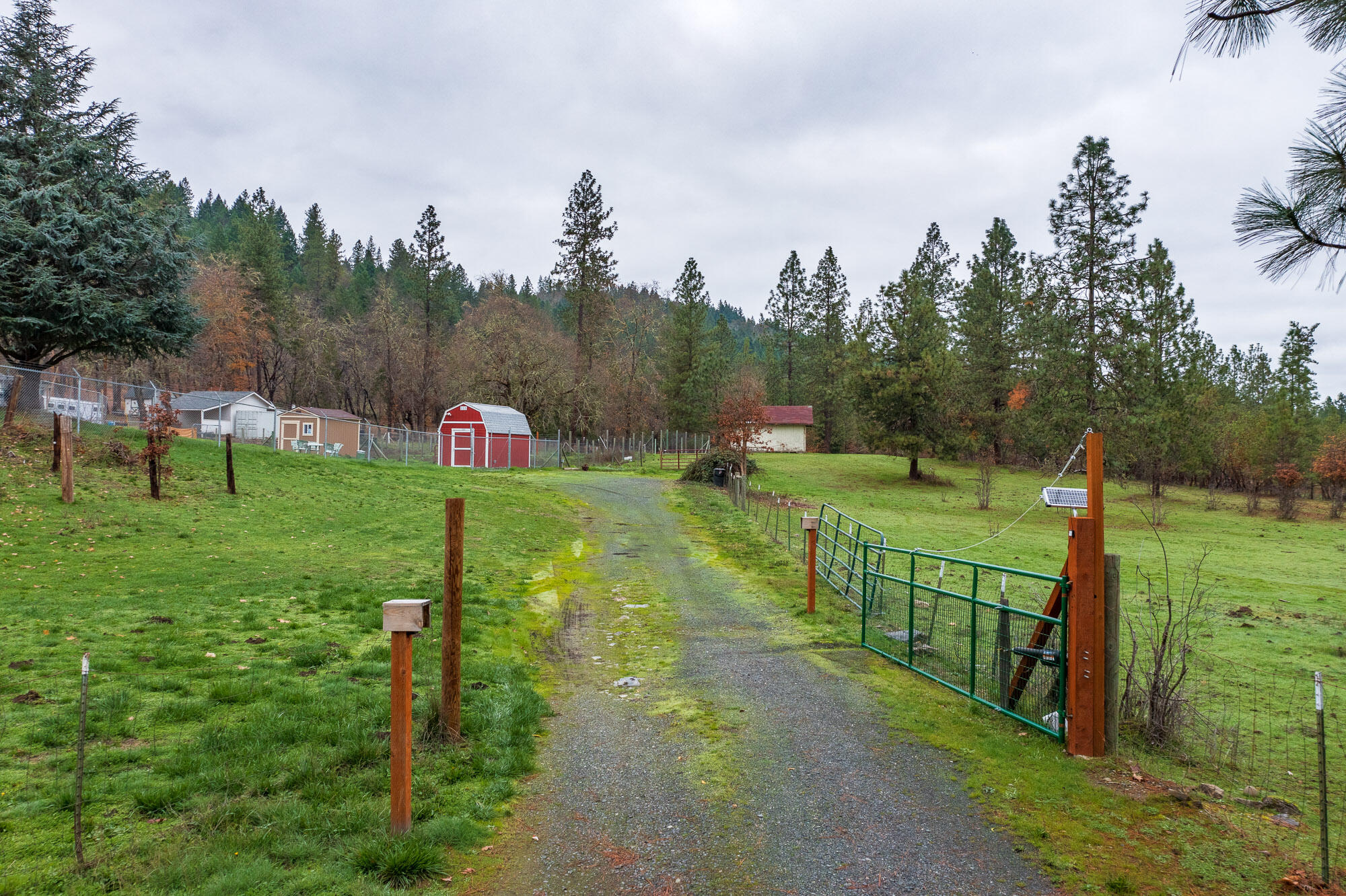 2530 Robertson Bridge Road Grants Pass, OR 97526 - Photo 29 of 36 2530 Robertson Bridge Rd-031