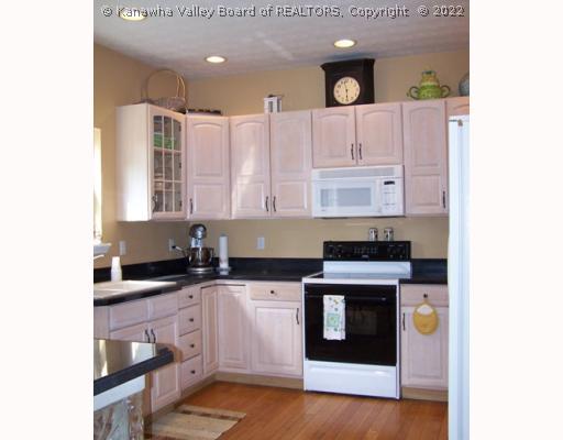125 Middle Coach Road Hurricane, WV 25526 - Photo 4 of 8 Kitchen.