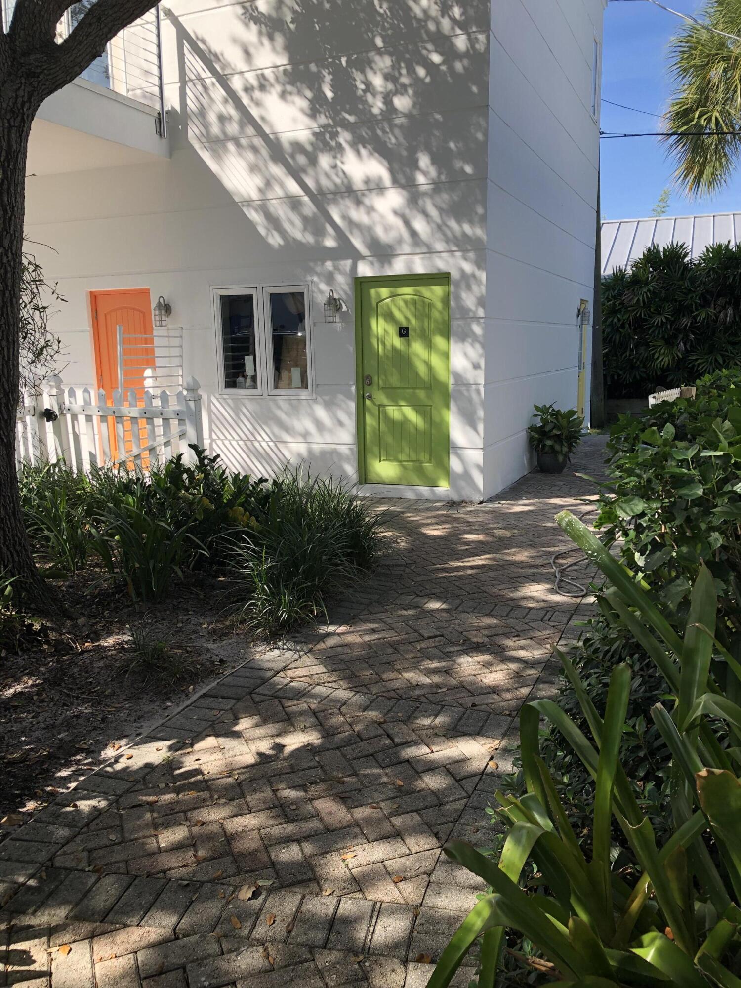 477 Southeast Riverside Drive Stuart, FL 34994 - Photo 5 of 7 a view of backyard with outdoor space
