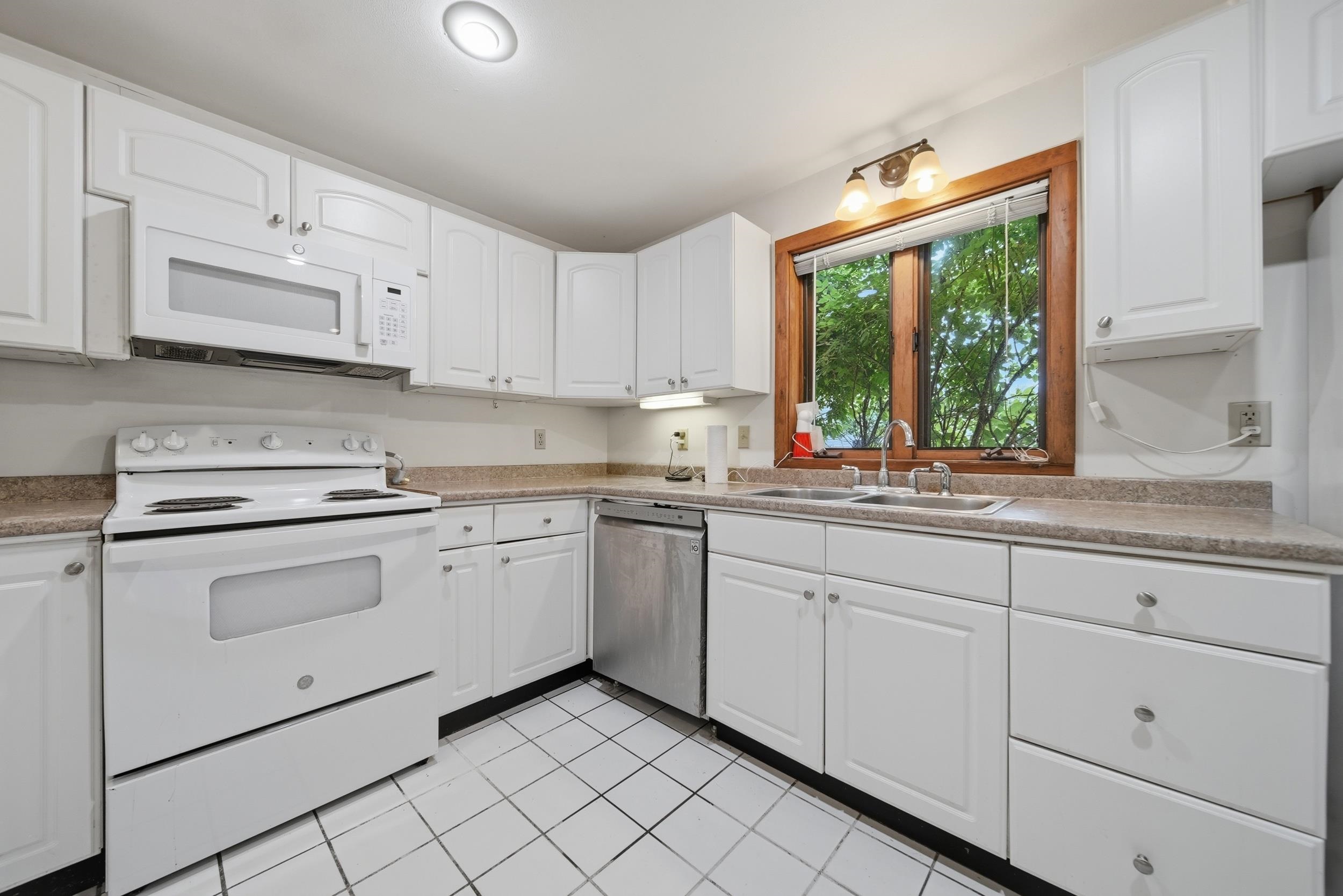 13 Hampton Towne Estates Hampton, NH 03842 - Photo 8 of 48