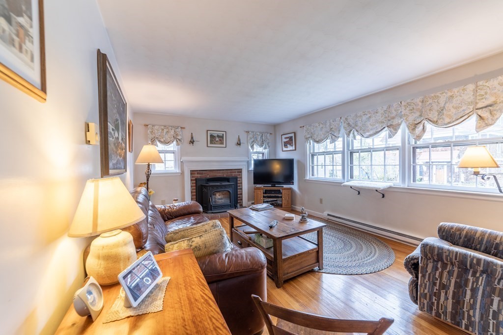 30 Willow Road Marblehead, MA 01945 - Photo 3 of 18