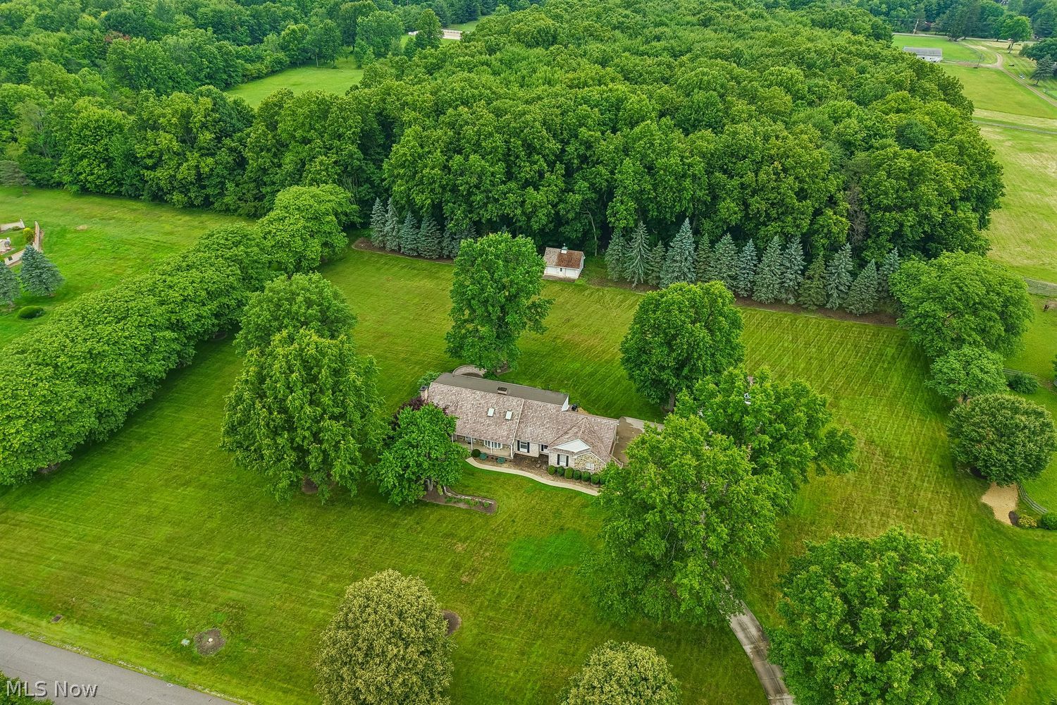 4551 Shaw Road Akron, OH 44333 - Photo 11 of 32