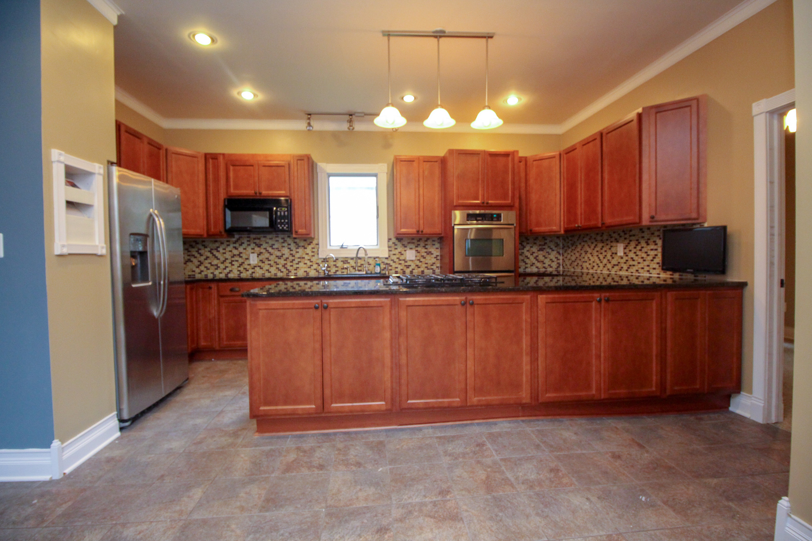 625 North Spring Street Elgin, IL 60120 - Photo 6 of 22