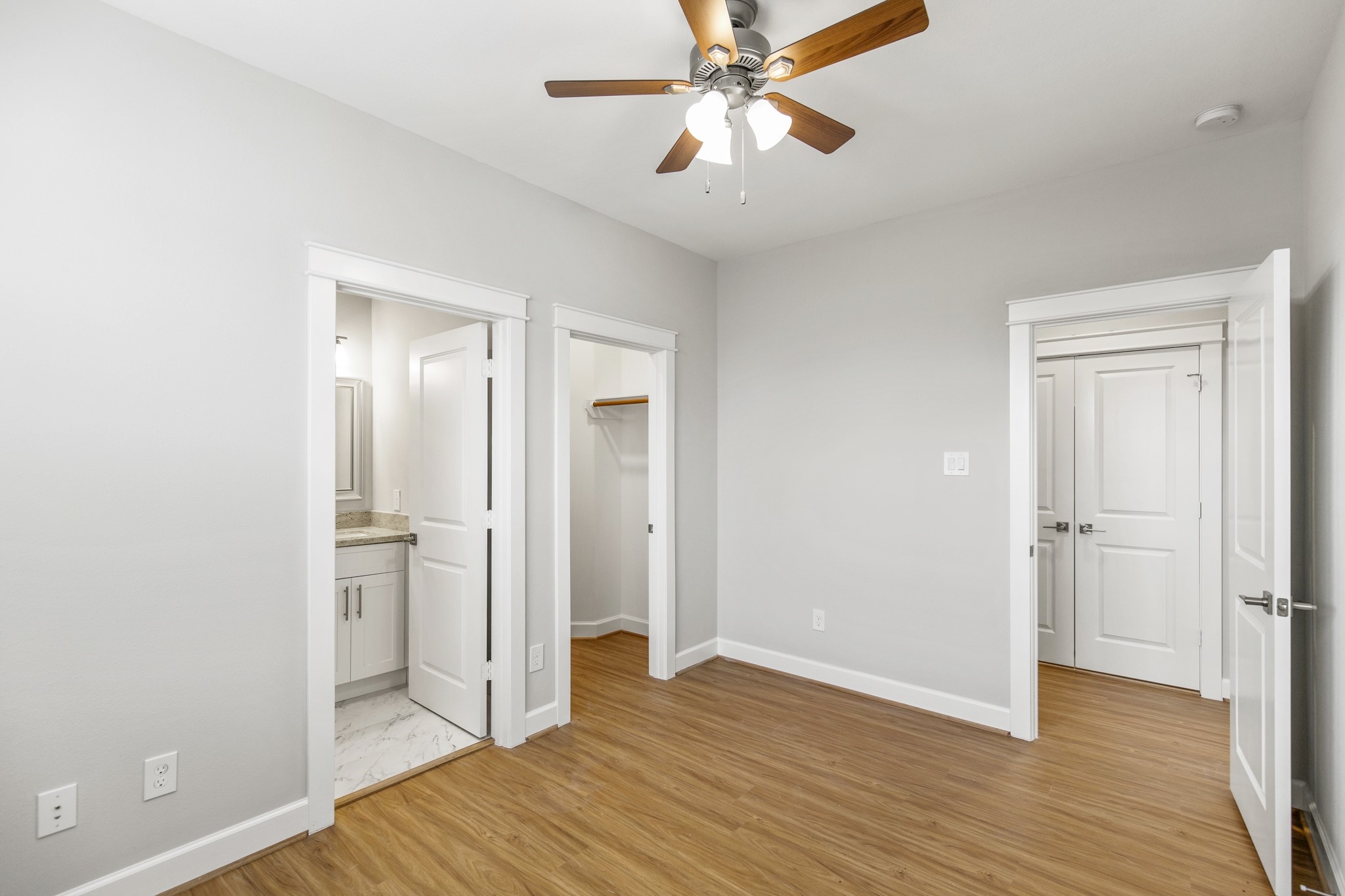 603 H Link Road Houston, TX 77009 - Photo 27 of 47 COMPLETED HOME FEATURES MAY VARY SLIGHTLY