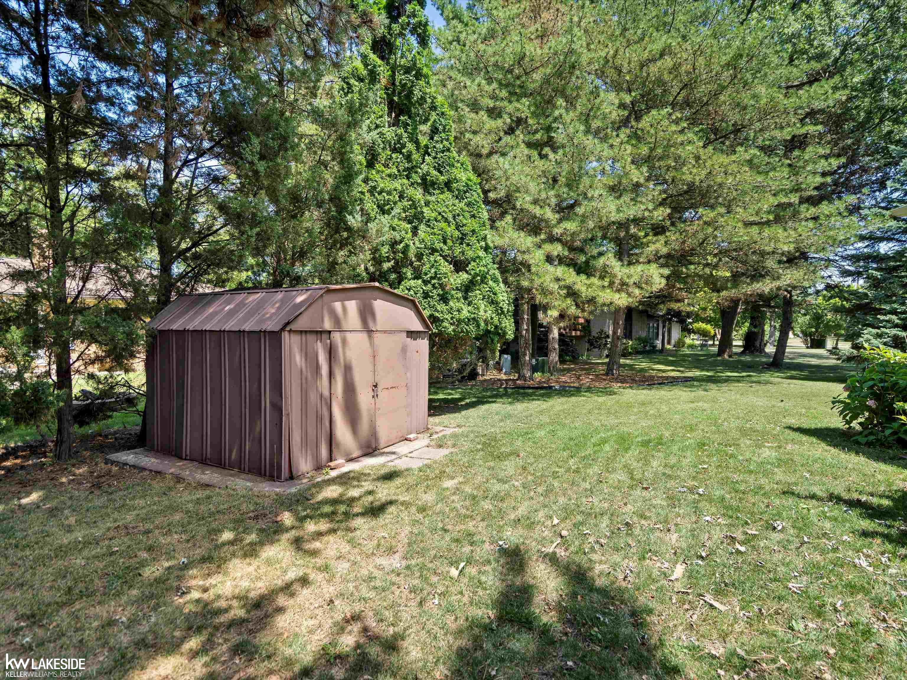 11585 Chicago Road Warren, MI 48093 - Photo 11 of 55