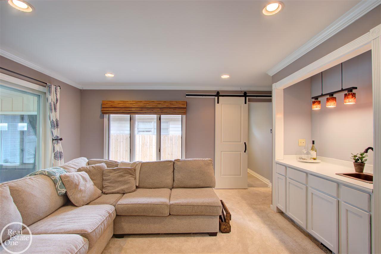 428 Lothrop Road Grosse Pointe, MI 48236 - Photo 28 of 41 31363970-27.JPG