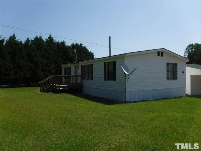 a view of a back yard of the house