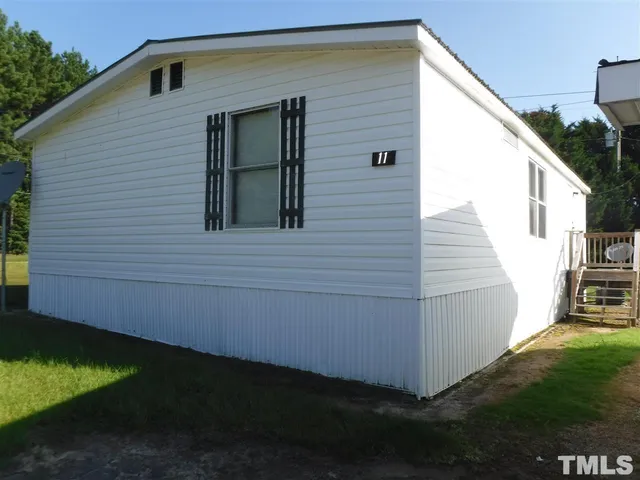 a view of a back yard of the house