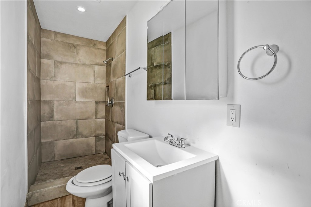 4539 Maine Avenue Baldwin Park, CA 91706 - Photo 21 of 48 Bath #2 in the main house