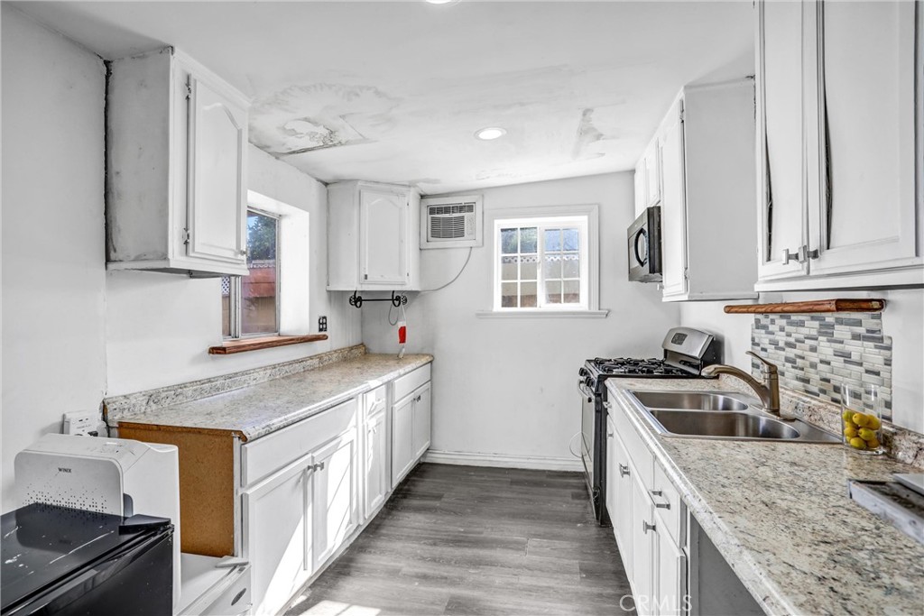 4539 Maine Avenue Baldwin Park, CA 91706 - Photo 35 of 48 Kitchen in ADU #1