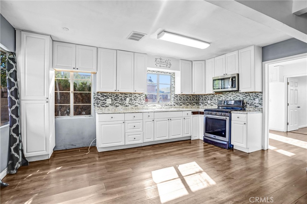 4539 Maine Avenue Baldwin Park, CA 91706 - Photo 4 of 48 Kitchen in the main house