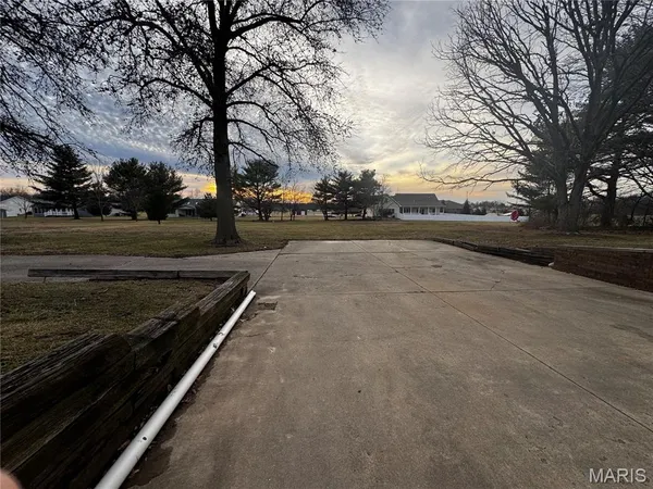$248,000 | 807 Linder Boulevard, Greenville, IL 62246