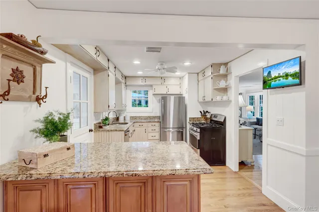 $975,000 | 14 Highwood Road, Setauket, NY 11733