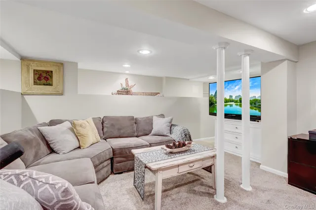 $975,000 | 14 Highwood Road, Setauket, NY 11733