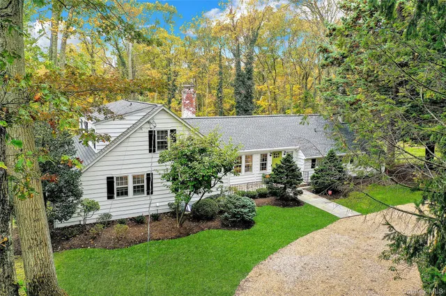 $975,000 | 14 Highwood Road, Setauket, NY 11733