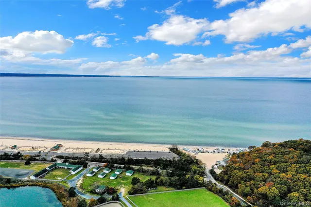 $975,000 | 14 Highwood Road, Setauket, NY 11733