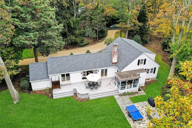 $975,000 | 14 Highwood Road, Setauket, NY 11733