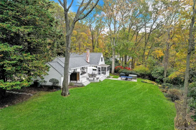 $975,000 | 14 Highwood Road, Setauket, NY 11733