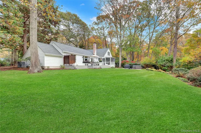 $975,000 | 14 Highwood Road, Setauket, NY 11733