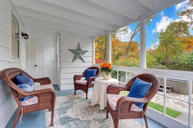 $975,000 | 14 Highwood Road, Setauket, NY 11733