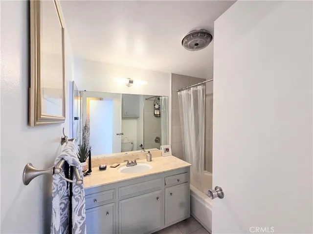 $2,795 | 375 Atlantic Avenue, Unit 502, Long Beach, CA 90802