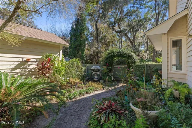 $530,000 | 31 Chesterfield Lake Drive, Beaufort, SC 29906