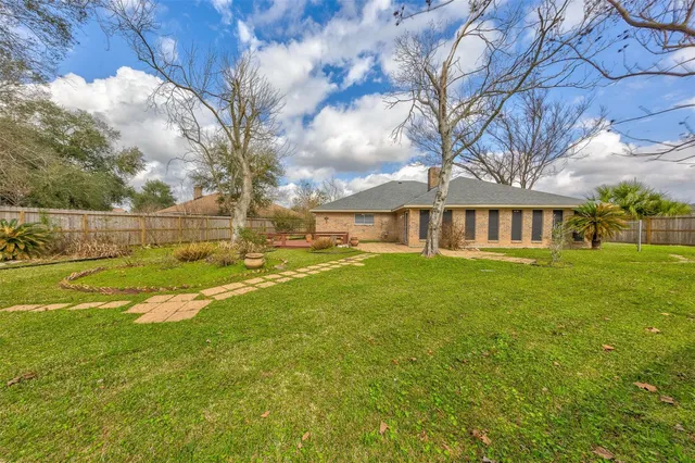a view of a house with a big yard
