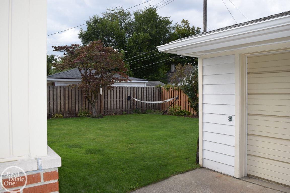 1118 West 13 Mile Road Royal Oak, MI 48073 - Photo 4 of 33