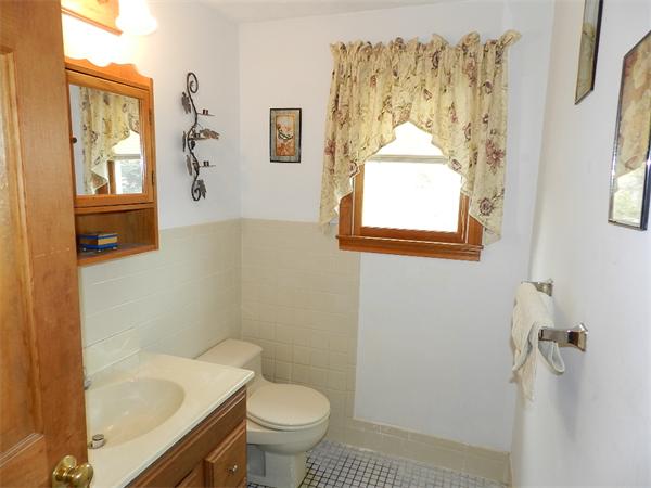 17 Clough Street Springfield, MA 01118 - Photo 11 of 27