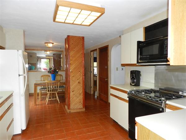 17 Clough Street Springfield, MA 01118 - Photo 3 of 27