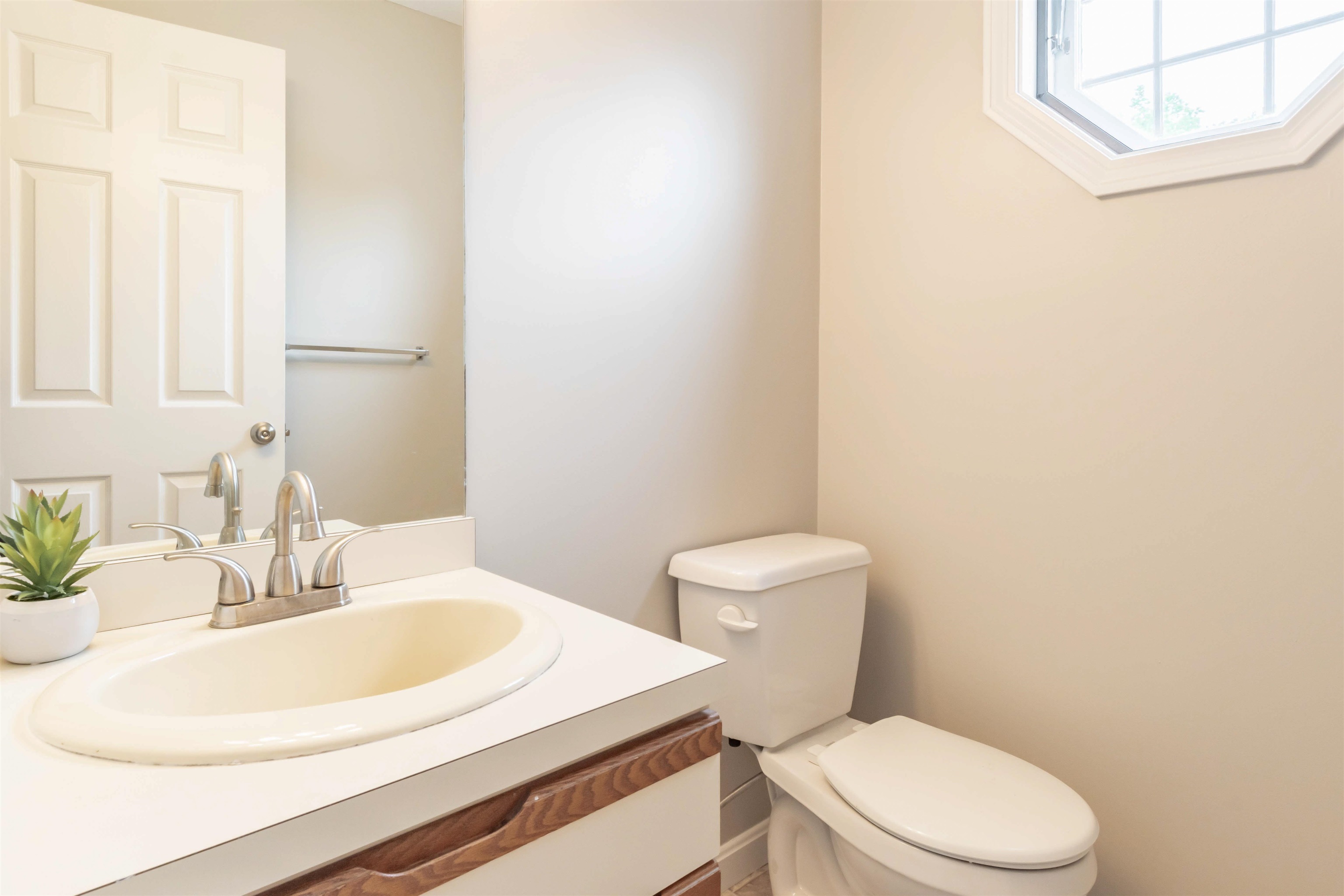 3 Walnut Circle Merrimack, NH 03054 - Photo 7 of 27 Gallery Image 7