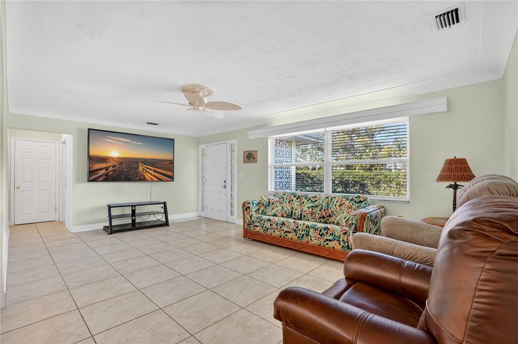 2962 8th Avenue Southwest Largo, FL 33770 - Photo 4 of 39