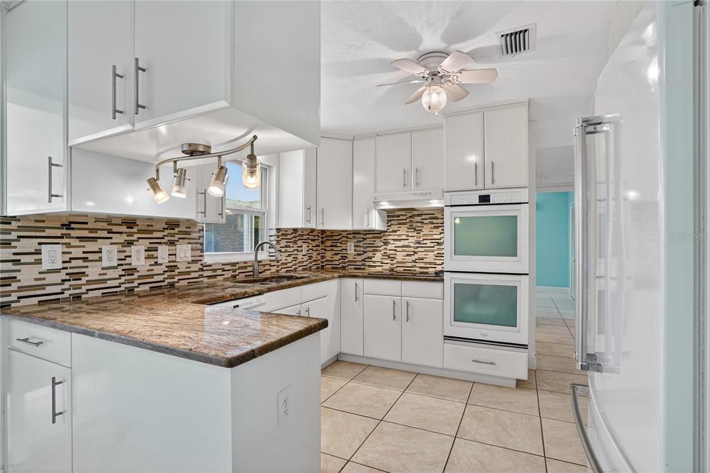 2962 8th Avenue Southwest Largo, FL 33770 - Photo 10 of 39