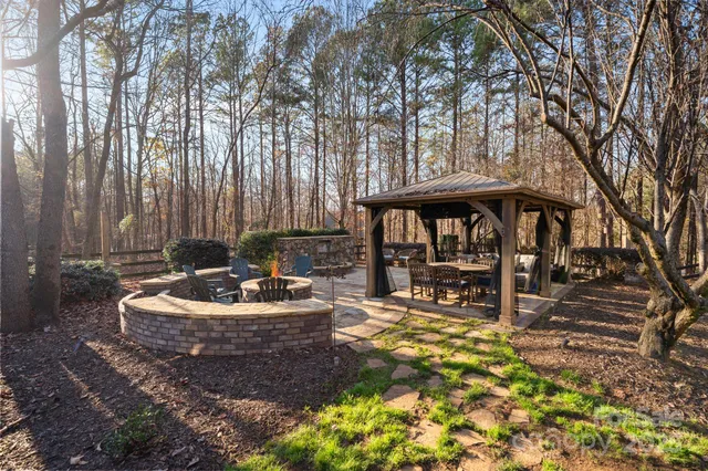 $1,300,000 | 161 East Cold Hollow Farms Drive, Mooresville, NC 28117